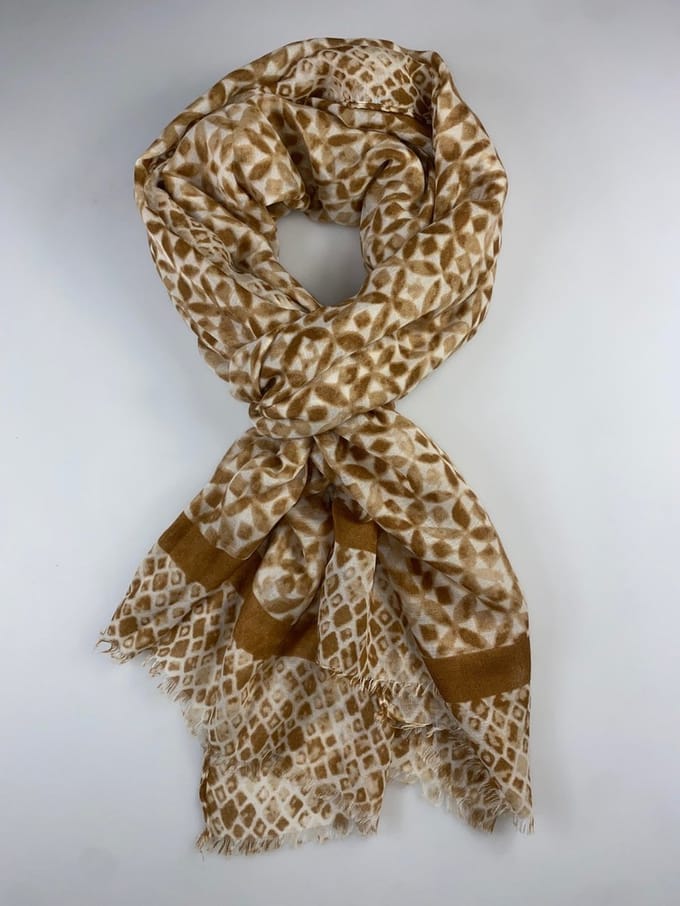 Dames sjaal met motief 50% katoen 50% viscose