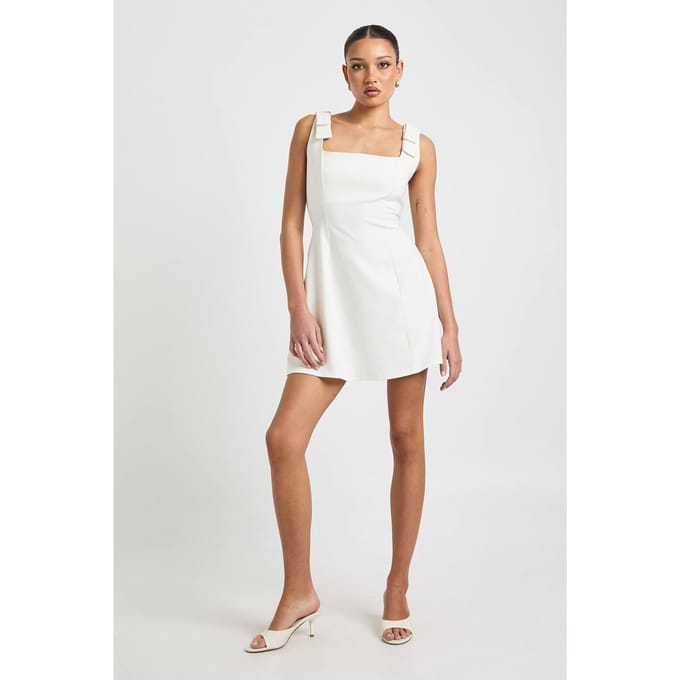 boohoo Dames Strikschouder Vierkante Hals Skater Jurk | Ivoor | Maat: 38