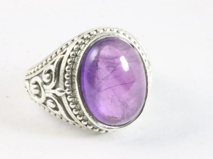 Zware bewerkte zilveren ring met amethist - maat 19