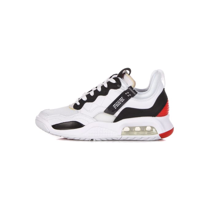Jordan Ma2 Low herenschoen wit/zwart/universiteitsrood/lt smoke grijs