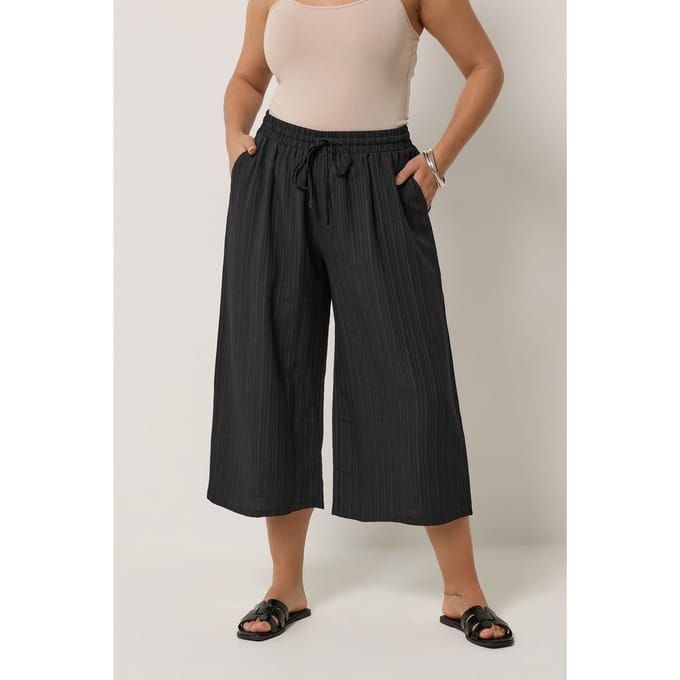 Yours Zwarte Korte Broek Met Textuur Size 50-52
