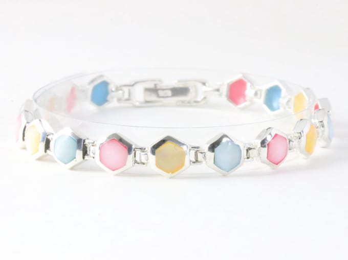 Zilveren armband met veelkleurige schelp