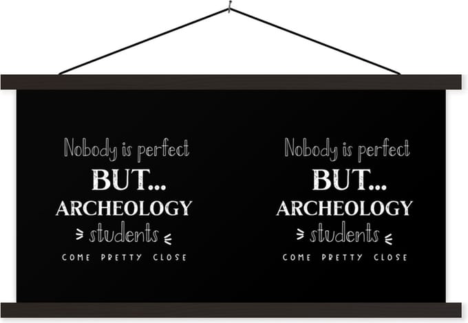 Posterhanger incl. Poster 60x30 cm - Schoolplaat - Archeologie - Studeren - Quote - Student - Textielposter - Zwarte latten