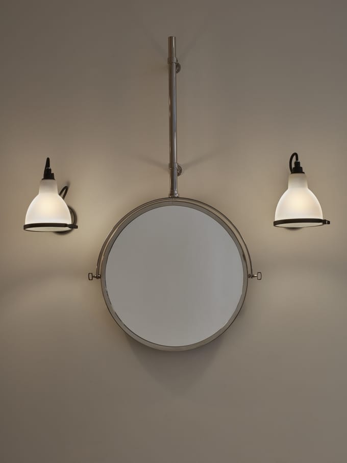 DCWéditions - LAMPE GRAS N°304 BATHROOM CL I wandlamp - polycarbonaat - frame zwart - wit