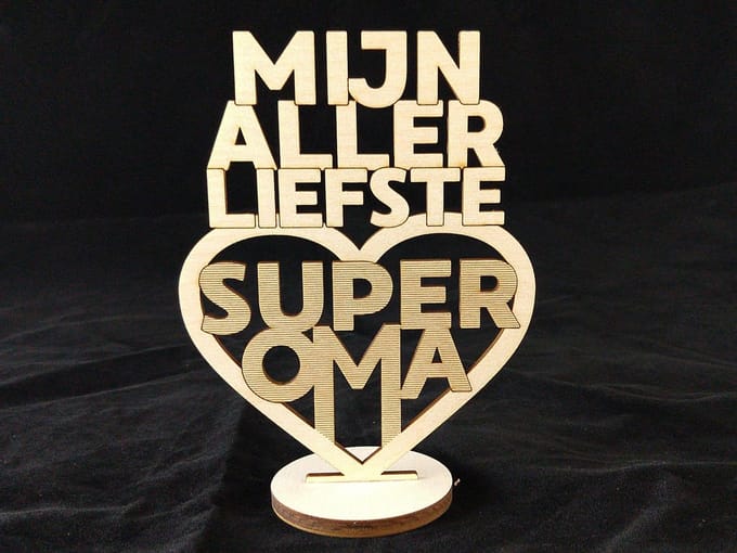 Tekst bord op Voetje - Mijn allerliefste Super Oma - Woodart