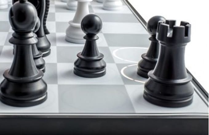 DGT Centaur Schaakcomputer - Adaptief intelligent - Inclusief reistas