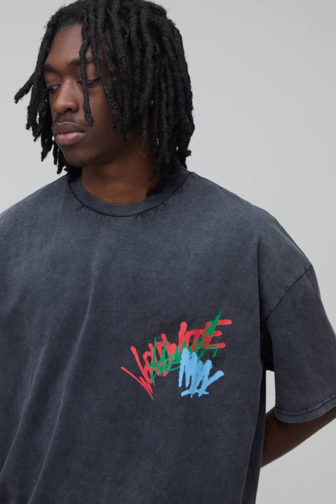 Oversized Acid Wash T-shirt Met Graffiti Print | Washed Black | Size Medium