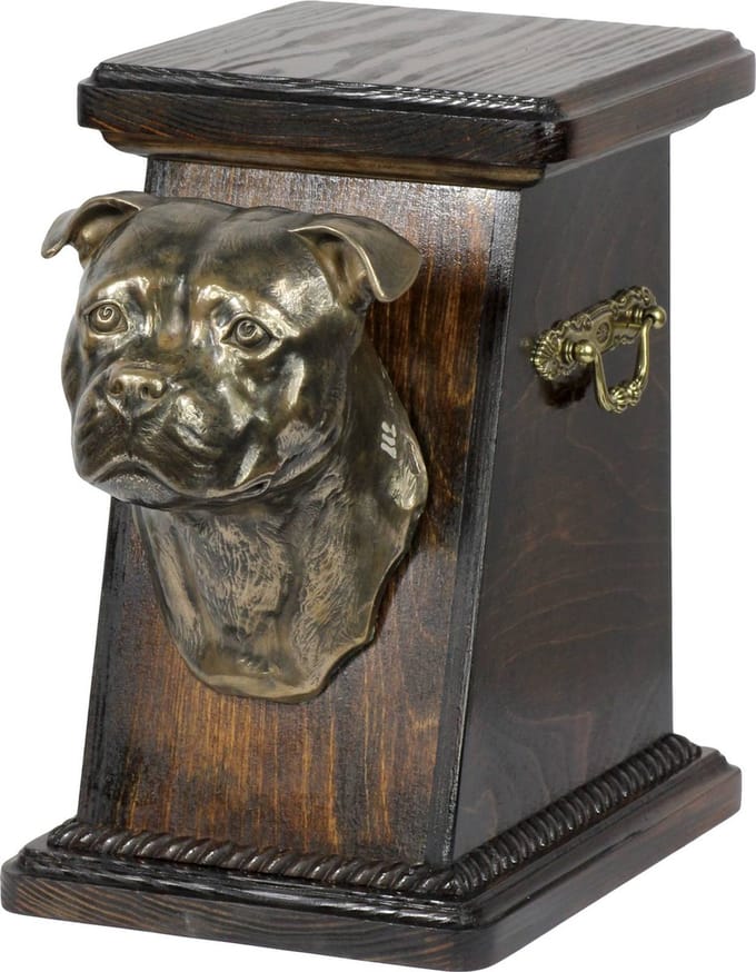 Elegante urn voor American Staffordshire Terrier met hondenbuste