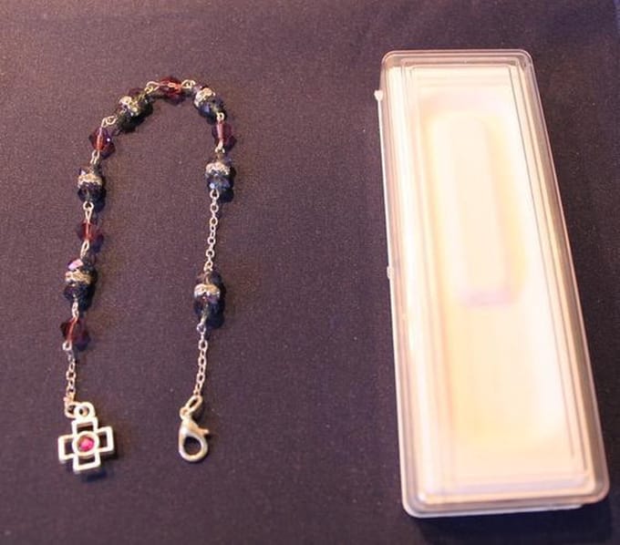Armband met kruisje (1)