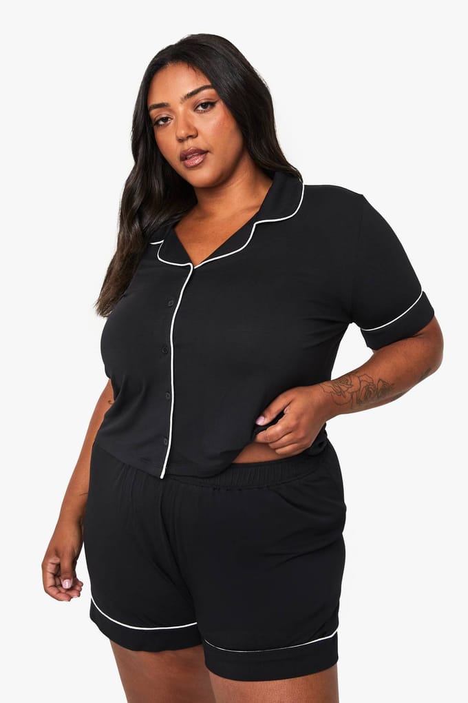 boohoo Dames Plus Super Soft Modal Kortmouwenhemd & Korte Pyjama Set | Black | Maat: 16