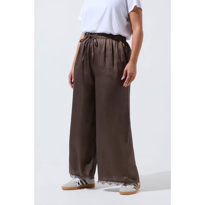 Limited Collection Chocoladebruine Satijnen Broek Met Kanten Zoom Size 66-68