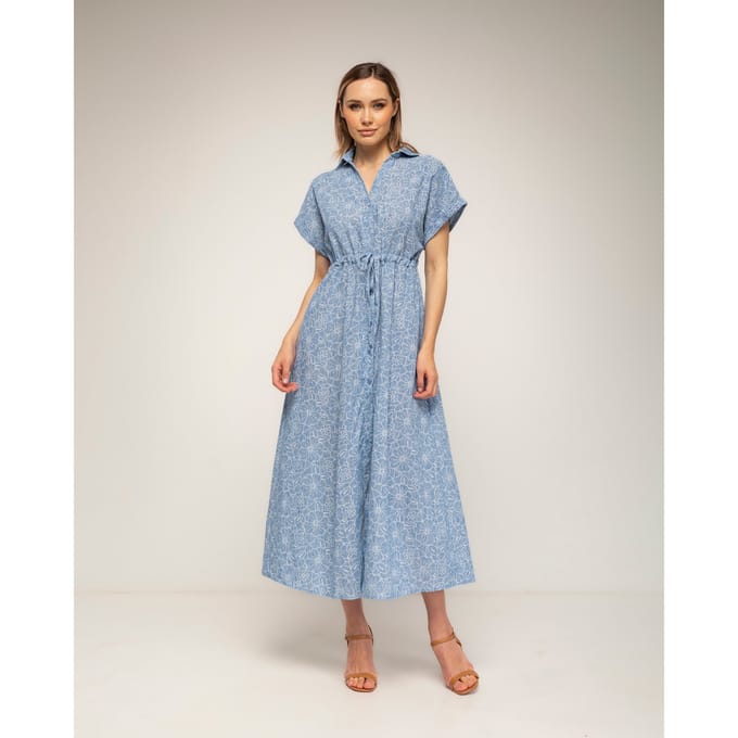 Geborduurde midi-blousejurk met korte mouwen en een gerimpelde taille