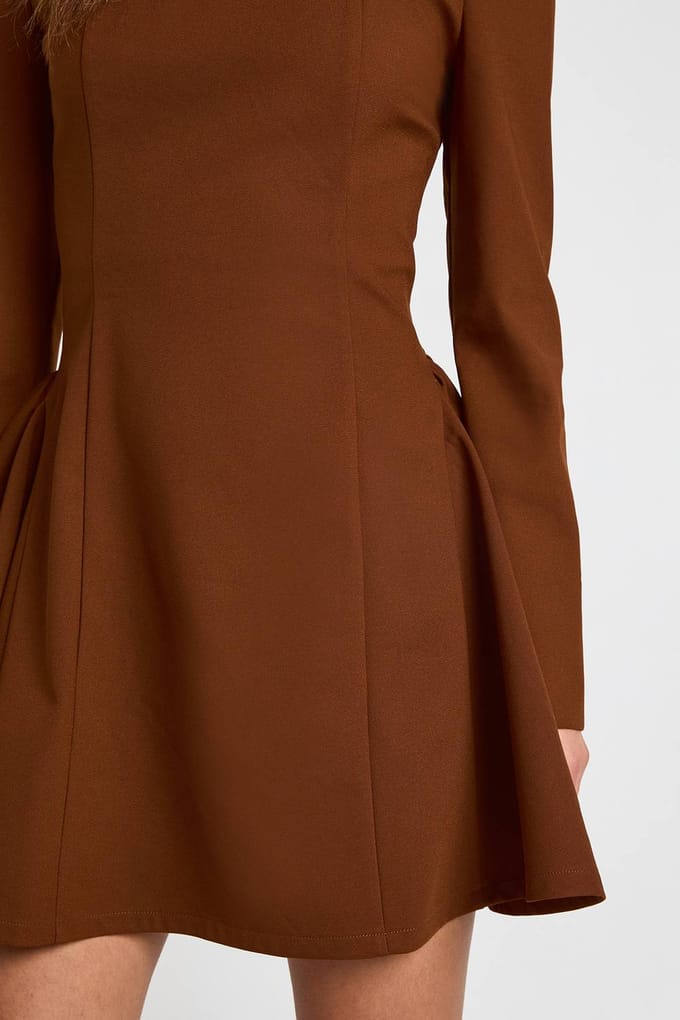 boohoo Dames Vierkante Hals Lange Mouw Wijde Rok Mini Jurk | Chocoladebruin | Maat: 44