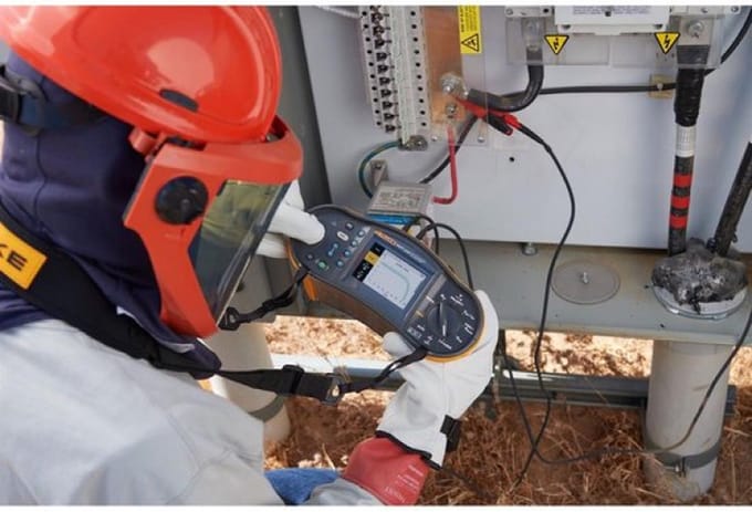 FLUKE multifunctionele installatietester kit met PV analyse functies en zonnesterkte meter (FLK-SMFT-1000/KIT)