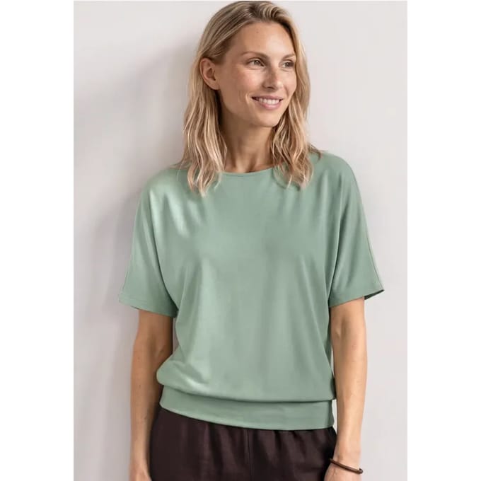 Basic Shirt met boothals en elastische zoom