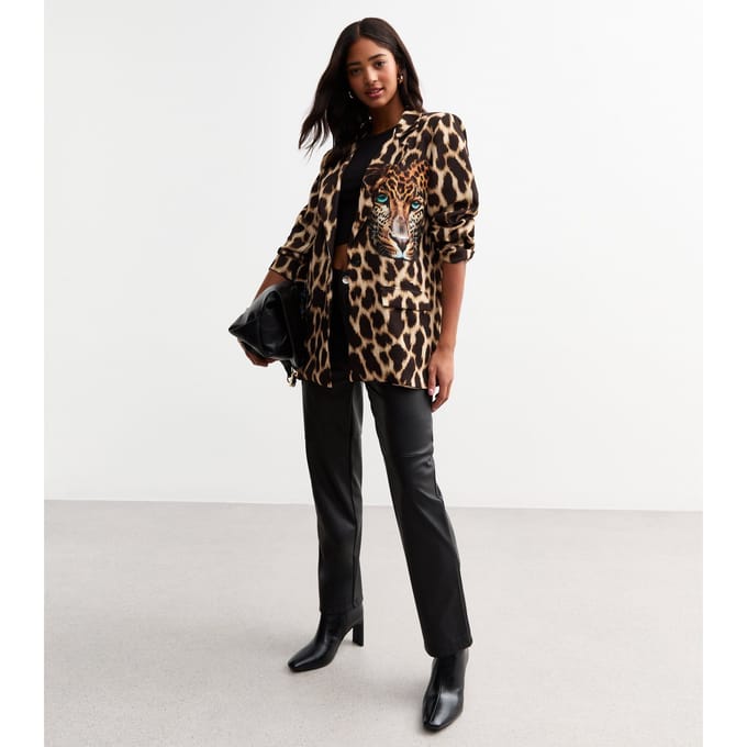 Bruine blazer met contrasterende dierenprint van rand tot rand