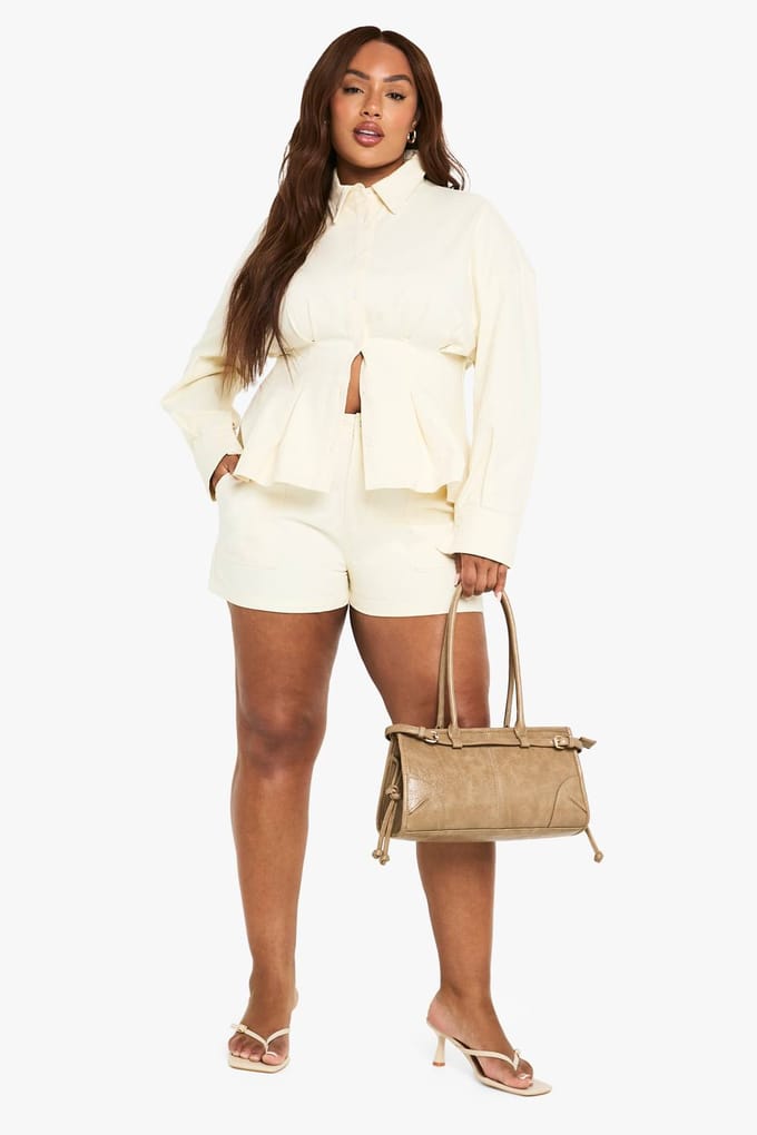 boohoo Dames Plus Twill Mom-shorts | Ecru | Maat: 26