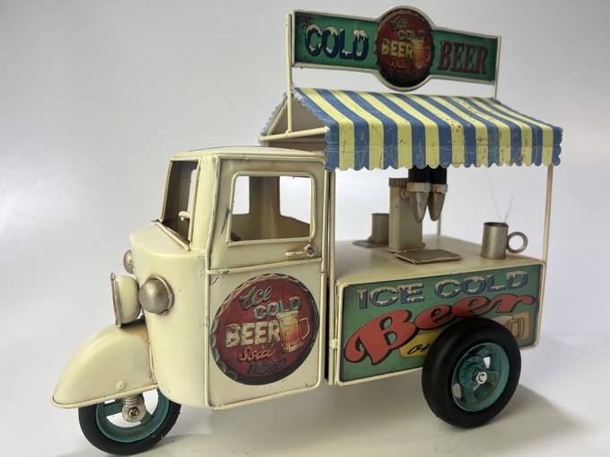 Tuk tuk Bier verkoop wagentje wit/creme metaal