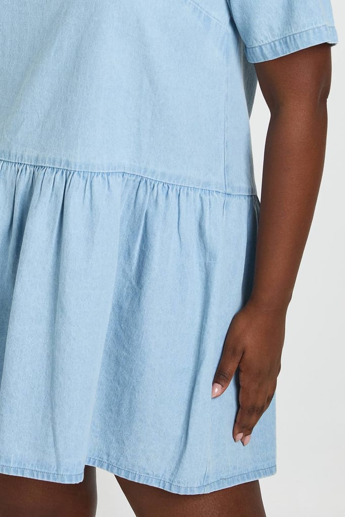 boohoo Dames Plus Chambray Korte Mouw Skater Jurk | Licht Gebleekt | Maat: 46