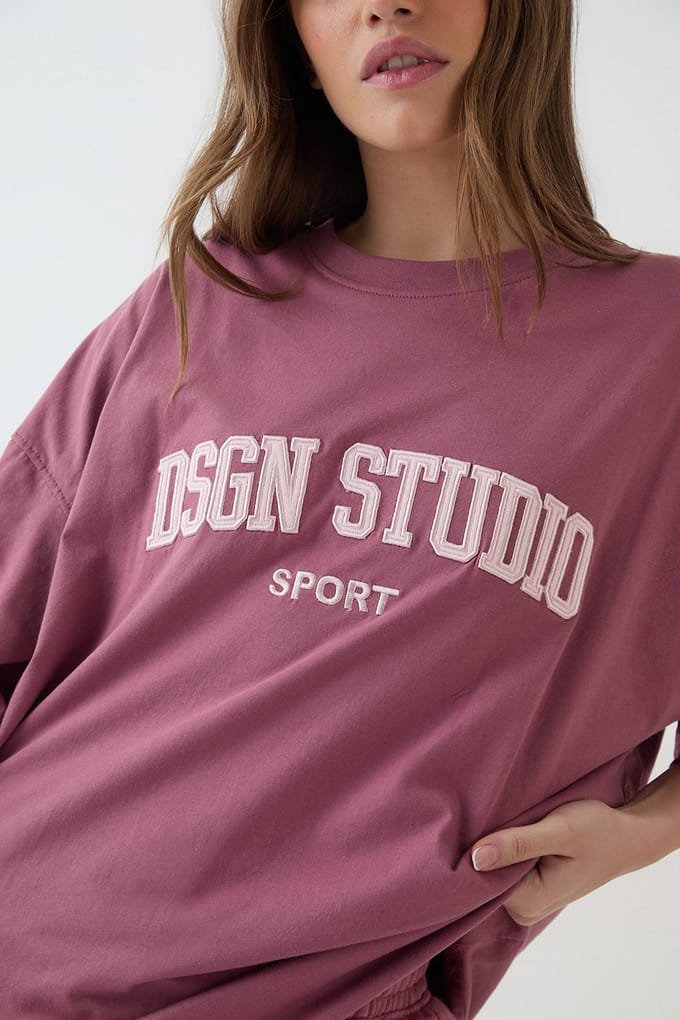Dames Dsgn Studio Applique Oversized T-shirt | Roos | Maat: XS