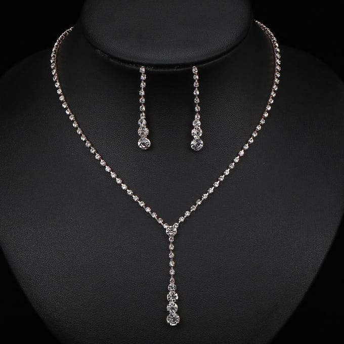 Ensemble de trois pièces de collier, boucles d'oreilles et bracelet en diamants pour mariée or