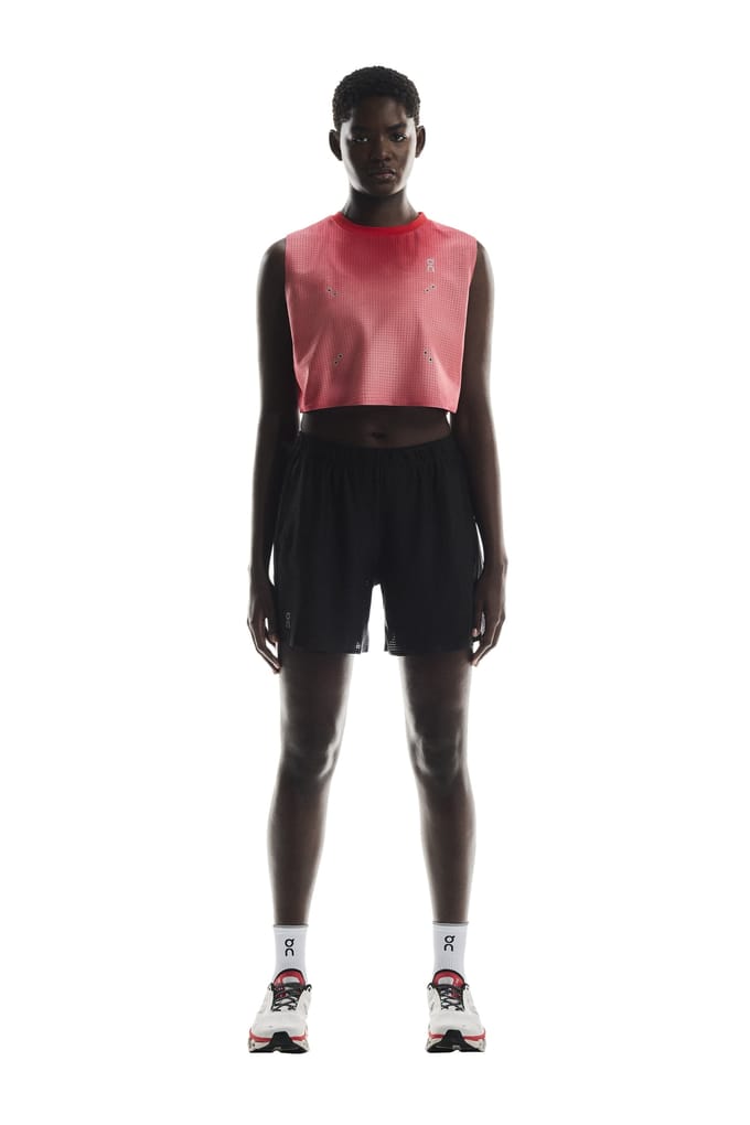 On Pace Mesh Shorts 1 W Black Black Maat: S | Korte Broeken Outlet | Dames | Zwart