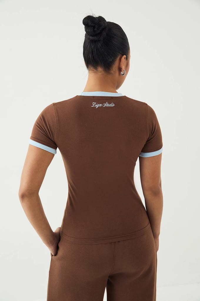 Dames Dsgn Studio Contrast Getailleerd T-shirt | Mokka | Maat: Medium