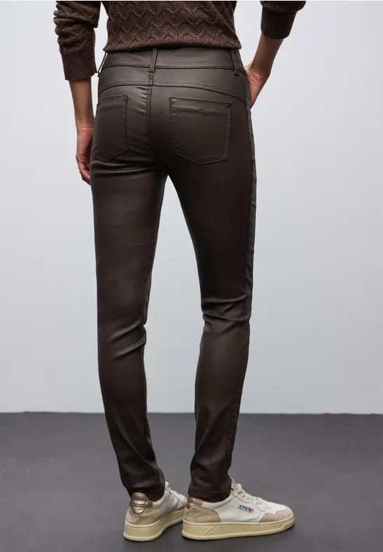 Slim Fit gecoate broek
