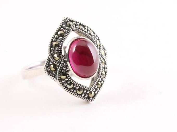 Zilveren ring met robijn en marcasiet - maat 17.5