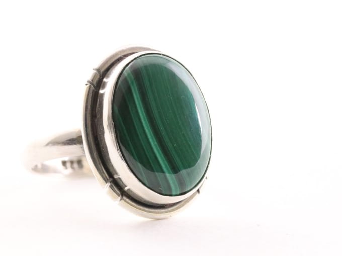 Ovale zilveren ring met malachiet - maat 17.5