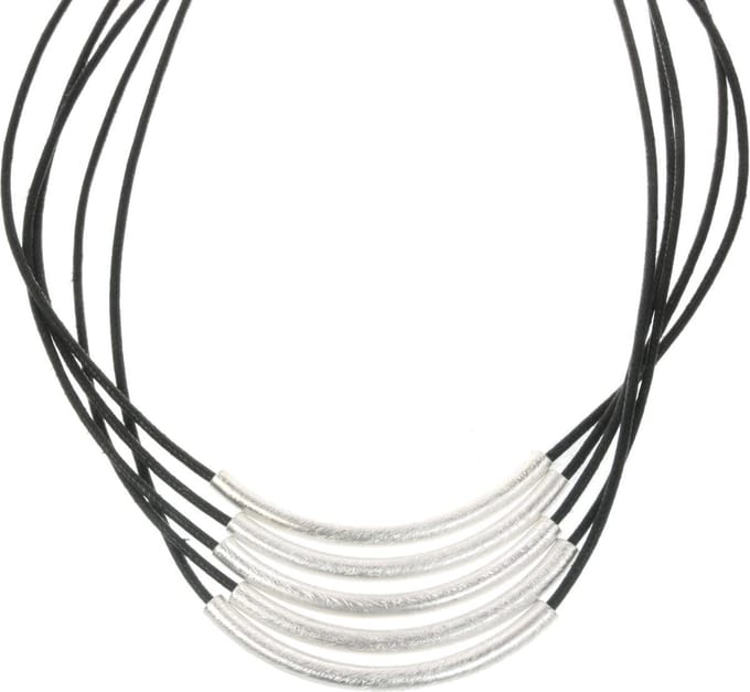 Behave - Korte ketting dames - Mat modern design - Zilverkleur details