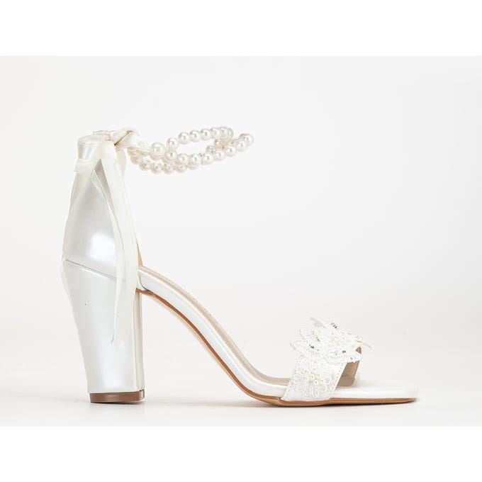 Helene Lace Bridal Heeled Sandalen with Pearls
