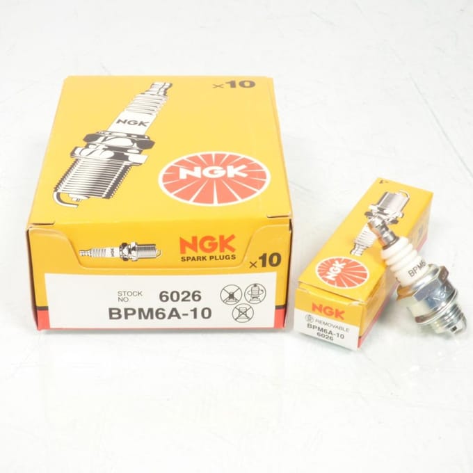 Bougie d'allumage NGK pour Auto BPM6A-10 / 6026 Neuf