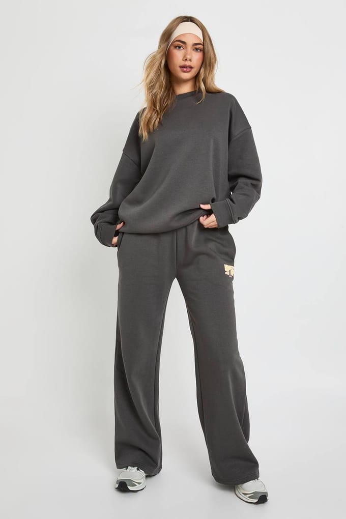 boohoo Dames Brooklyn Ath Dept Puff Print Sweatshirt Trainingspak | Charcoal | Maat: Small