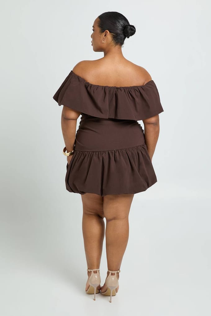 boohoo Dames Plus Puff Ball Bardot Mini Jurk | Chocoladebruin | Maat: 44