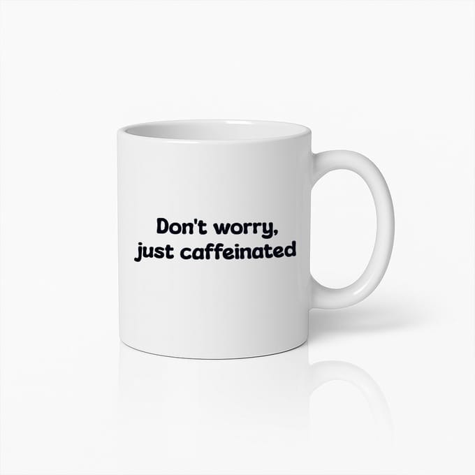 Grappige Koffiemok – Don’t Worry Just Caffeinated Quote Beker voor Koffieliefhebbers