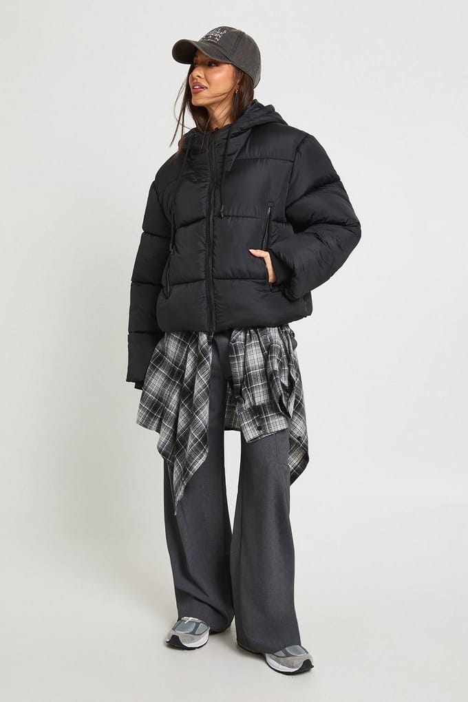 boohoo Dames Gevulde pufferjas met capuchon | Black | Maat: 16