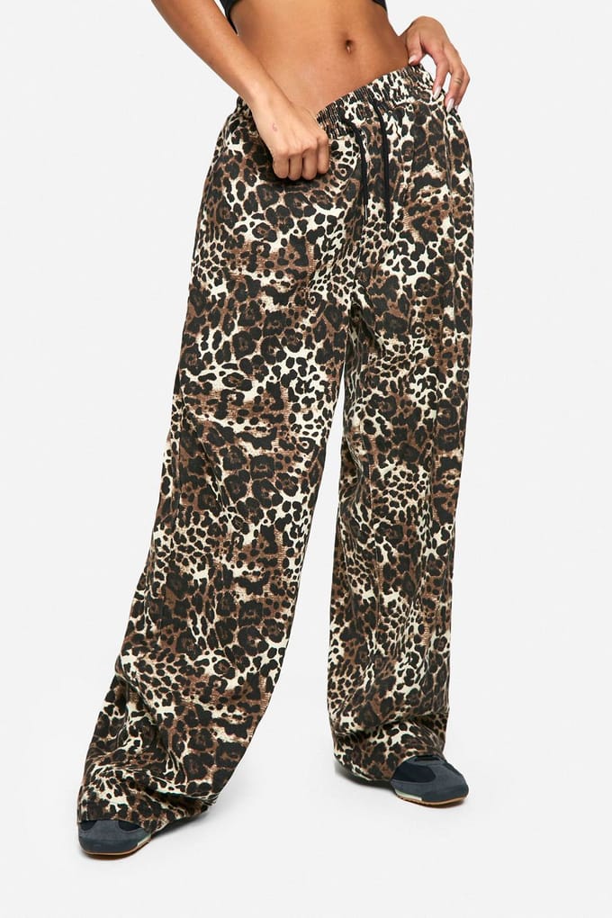 boohoo Dames Leopardenprint Jeans met Elastische Taille en Wijde Pijpen | Maat: 6