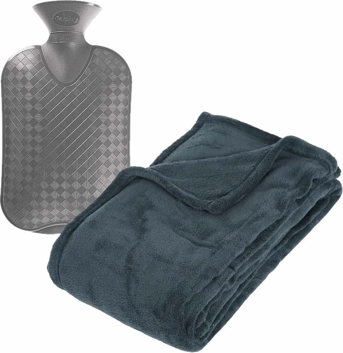 Fleece deken/plaid Blauwgrijs 130 x 180 cm en kruik 2 liter