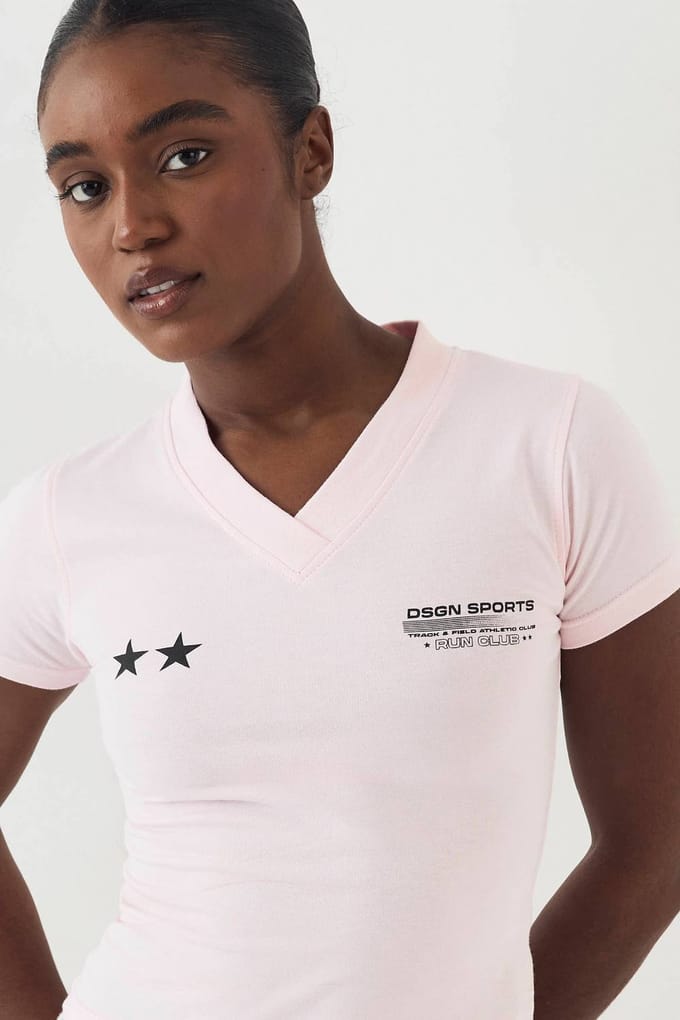 Dames DSGN Studio Sport V-Hals Getailleerd T-Shirt | Marshmallow Pink | Maat: XS