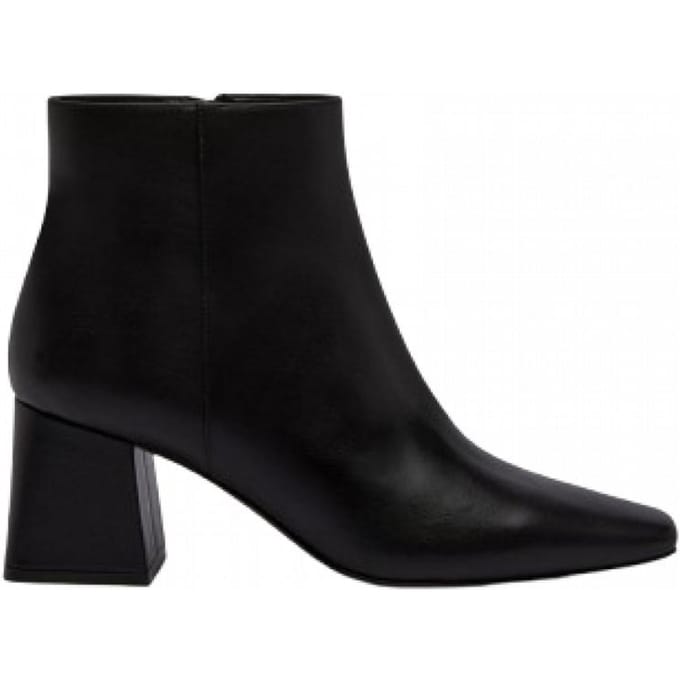Vrouw Pennyblack _