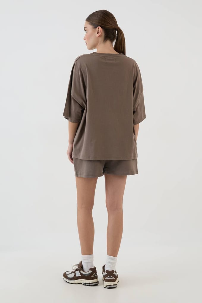 Dames Dsgn Studio Applique Sweatshort Met Losse Pasvorm | Taupe | Maat: 3XL