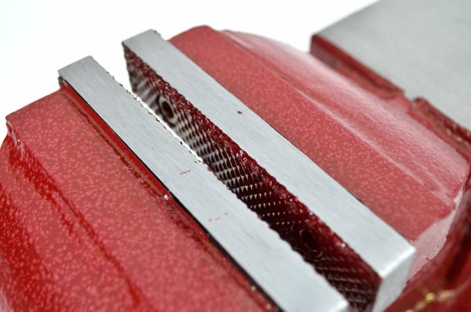 Awtools AW24221 - Vaste Bankschroef - 4 inch/100 mm - Gehardte Bekken - Inclusief Aambeeld