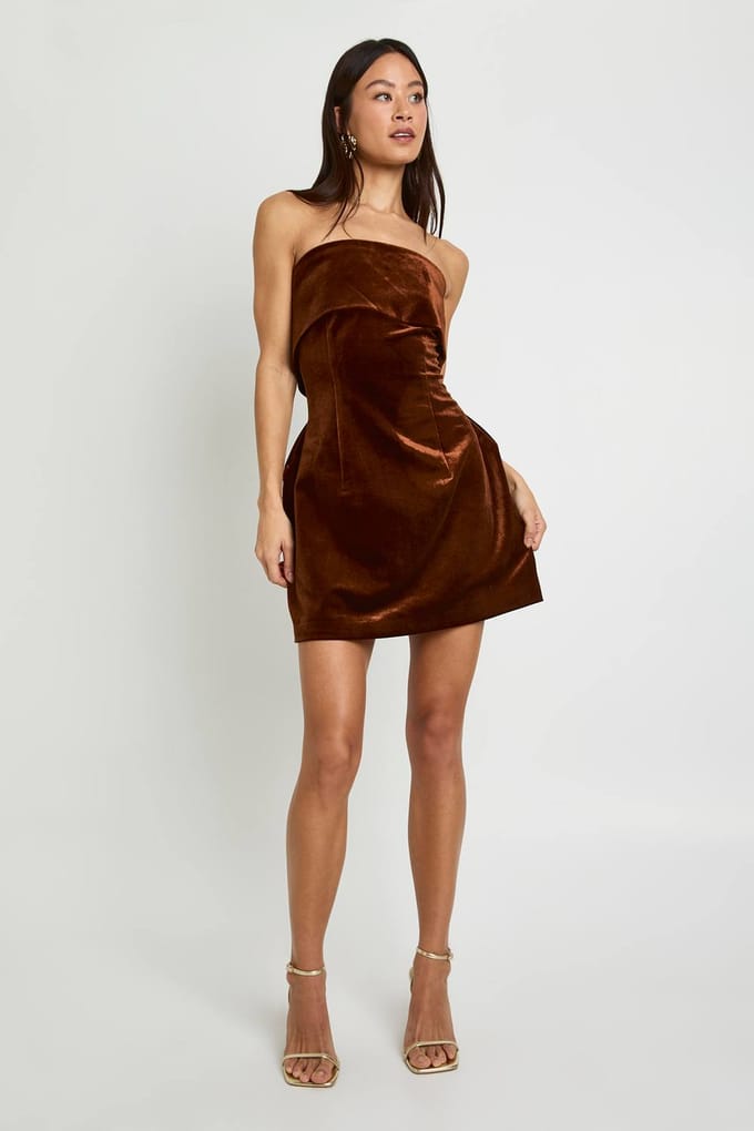 boohoo Dames Lange fluwelen Bardot crepe jurk | Chocoladebruin | Maat: 42