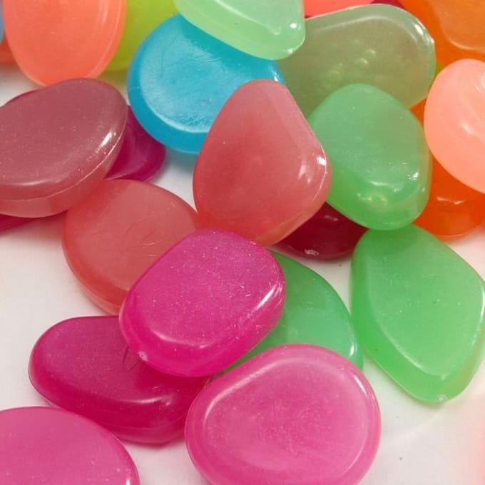 Galet Pierre Cailloux Lumineux - 100Pcs - Résine - 2x1.7x0.8cm - Fluorescent