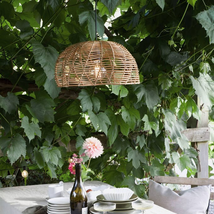 PR Home Buiten hanglamp Mayla, rotan naturel, Ø 43 cm, stekker IP44