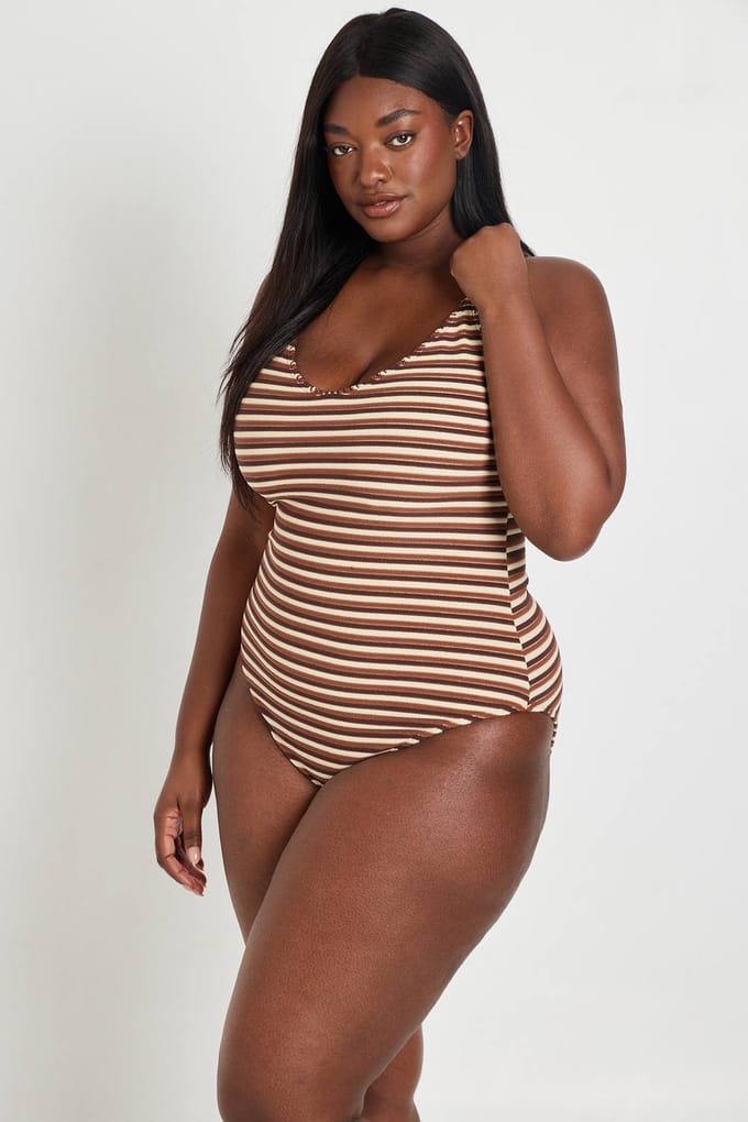boohoo Dames Plus Gestreept Badpak Met Ronde Hals | Bruin | Maat: 44
