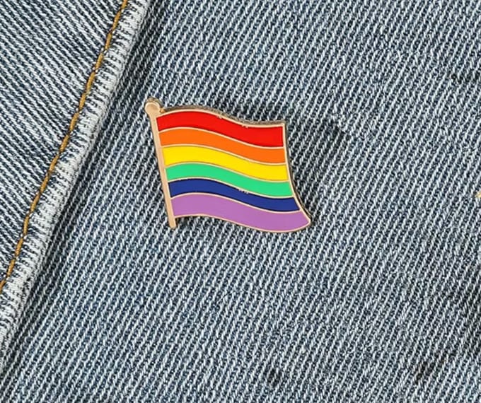 New Age Devi - Pride Broche - Regenboog - LGBTQ - Vlaggetje - Pin Speld - 1 Stuk!