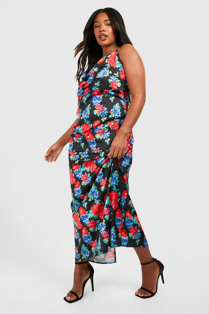 boohoo Dames Plus Floraal Bedrukte Satijn Maxi Jurk | Zwart | Maat: 56