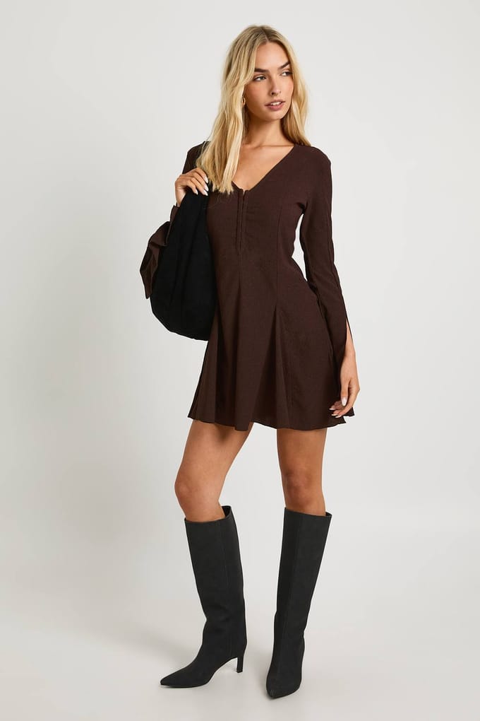 boohoo Dames Getextureerde shiftjurk met uitlopende manchetten en zoom | Chocolate | Maat: 10